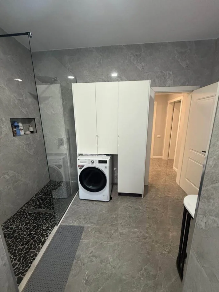 Tirane, jepet me qera apartament 2+1 Kati 3, 120 m² 700 € (Tegu)