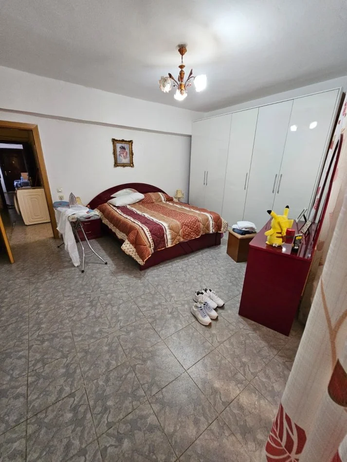 Durres, jepet me qera 2+1+Ballkon Kati 3, 85 m² 400 € (Rruga Pavarsia Durres)