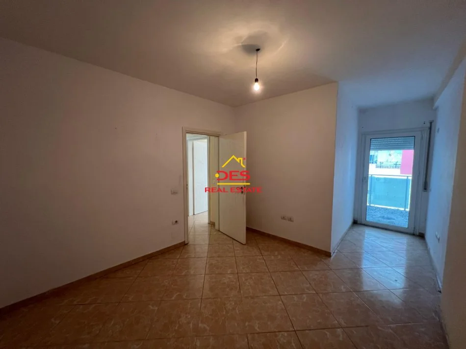 Vlore, shitet apartament 2+1+Ballkon Kati 4, 98 m² 117.600 € (Rruga Jeronim de Rada ,Vlorë)