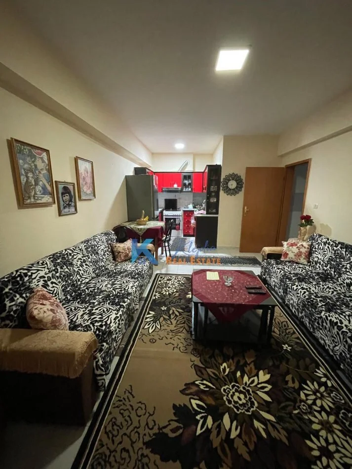 Tirane, shes apartament 2+1+Ballkon Kati 1, 106 m² 255.000 € (Sheshi Wilson, shkolla Deshmoret e Lirise)