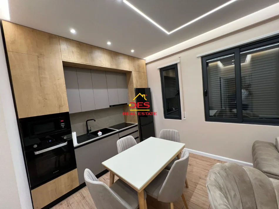 Vlore, jepet me qera apartament 1+1+Ballkon Kati 3, 60 m² 450 € (Rruga Dhimitër Konomi)