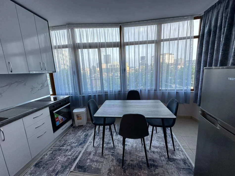 Tirane, jepet me qera garsonier 1+1 Kati 6, 40 m² 400 € (Stacioni i Trenit)