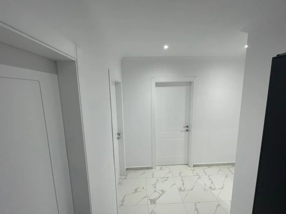 Tirane, jepet me qera zyre Kati 6, 132 m² 1.200 € (Rruga e Kosovareve)