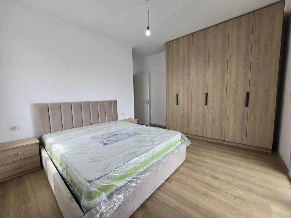 Tirane, jepet me qera apartament 2+1 Kati 1, 500 € (Ish Fusha e Aviacionit)