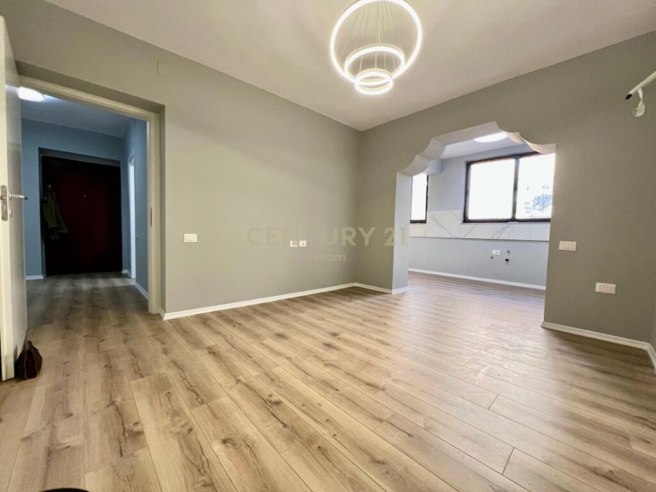 Tirane, shitet apartament 2+1+Ballkon Kati 2, 75 m² 187.000 € (myslym shyr)