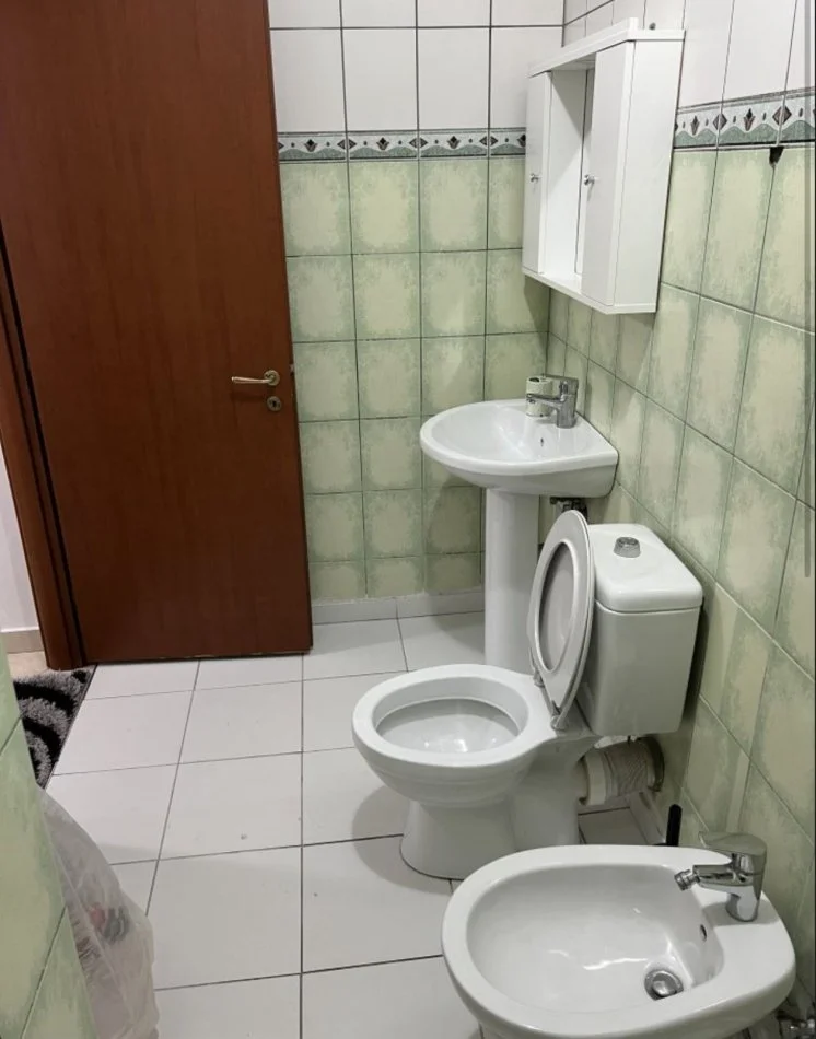 Tirane, jepet me qera apartament 2+1+Ballkon Kati 4, 600 € 