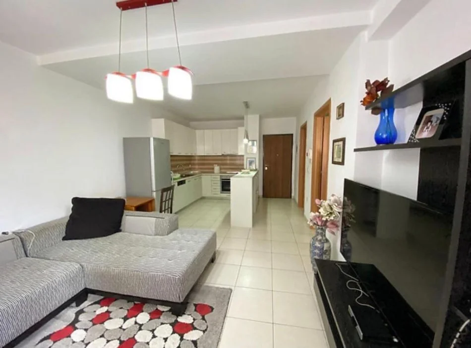Tirane, shitet apartament 1+1+Ballkon , 64 m² (Yzberisht)