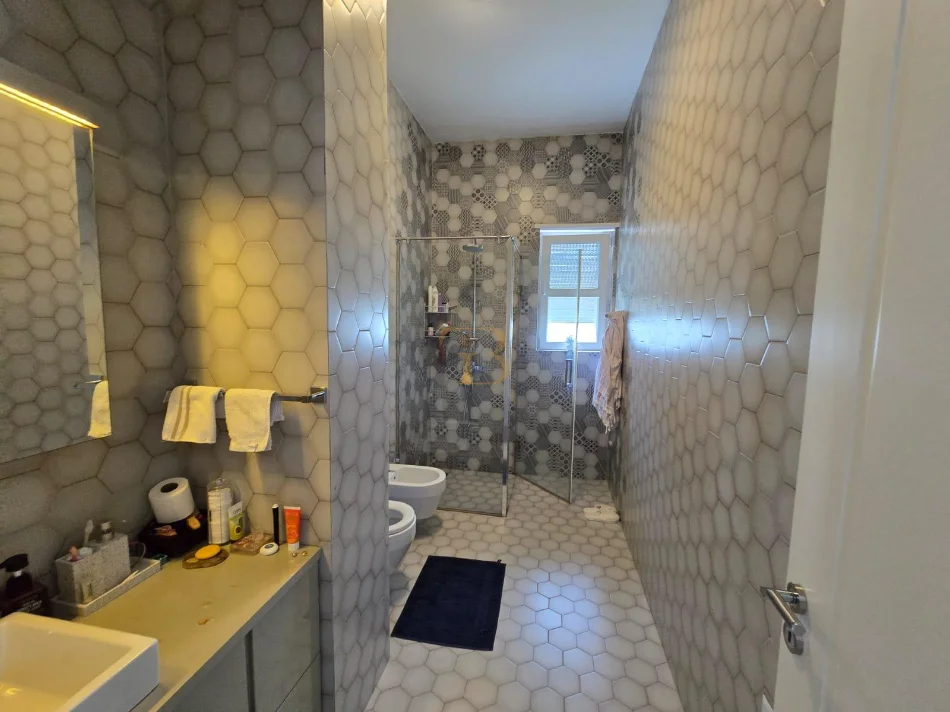 Tirane, shitet Vile 3 Katshe Kati 0, 391 m² 1.600.000 € (prane Tegut)