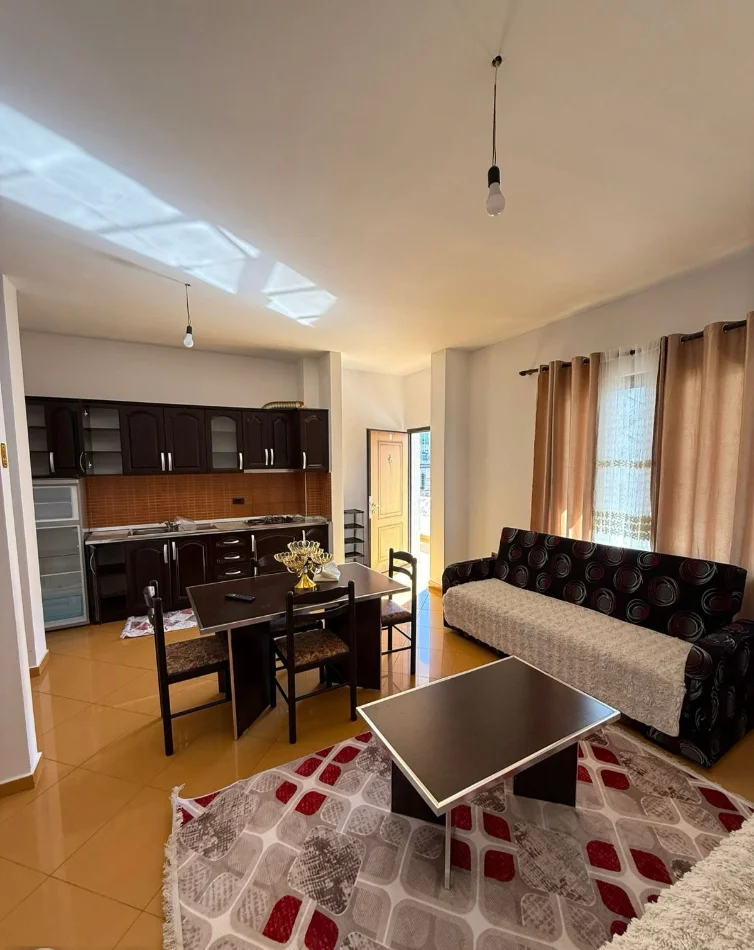 Tirane, jap me qera apartament 1+1+Ballkon Kati 3, 70 m² 450 € (21 Dhjetori, afer Inxhinierise se Ndertimit)