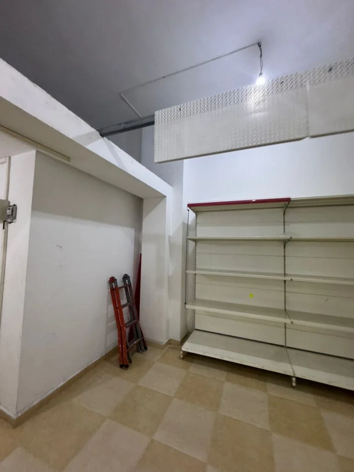 Tirane, jepet me qera ambjent biznesi Kati 0, 30 m² 300 € (Astir prane Wellit)