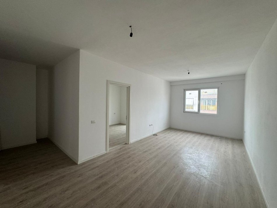 Tirane, shitet apartament 1+1 , 70 m² 137.000 € (Kompleksi e88)