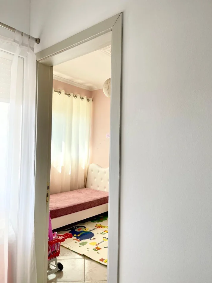 Tirane, jepet me qera apartament 2+1+Ballkon Kati 2, 90 m² 650 € (Pran Ish Hipotekes)