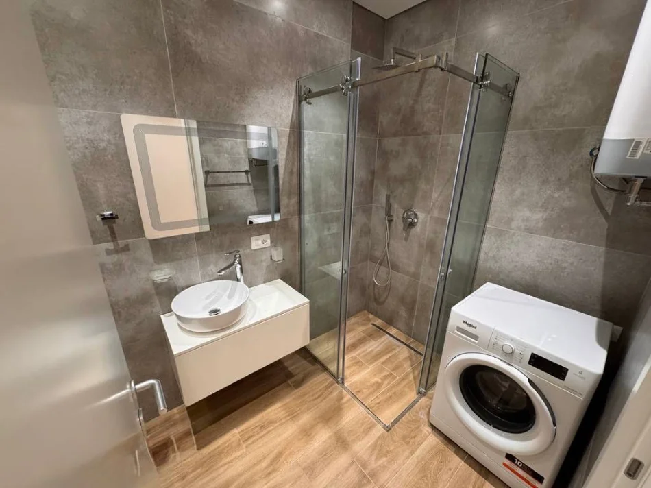 Tirane, jepet me qera apartament 2+1+Ballkon Kati 2, 110 m² 1.200 € (SECRET GARDEN)