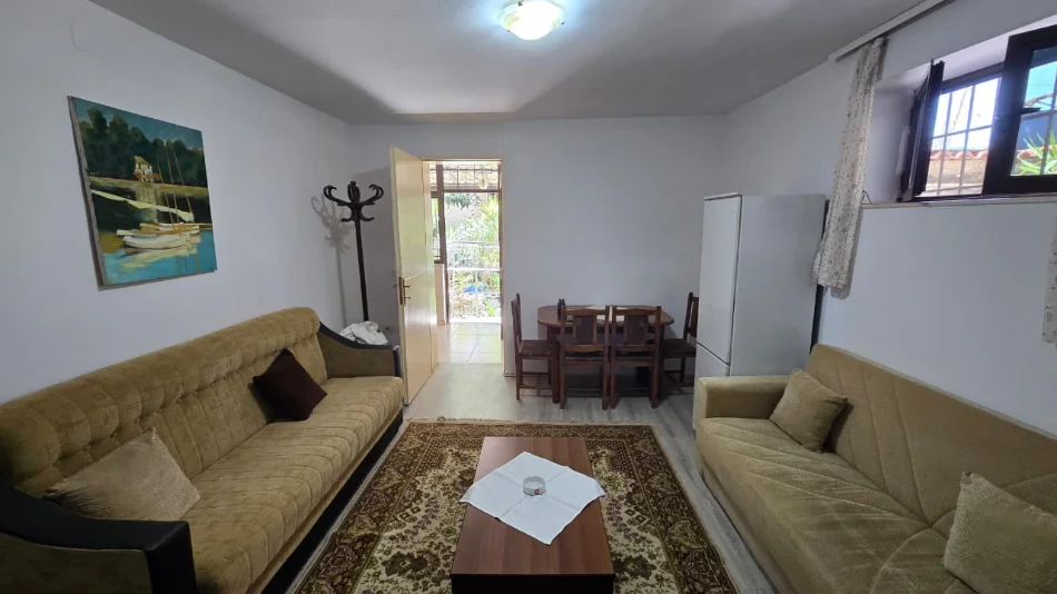 Tirane, jepet me qera apartament 1+1 Kati 0, 60 m² 500 € (Rruga Kosovareve)
