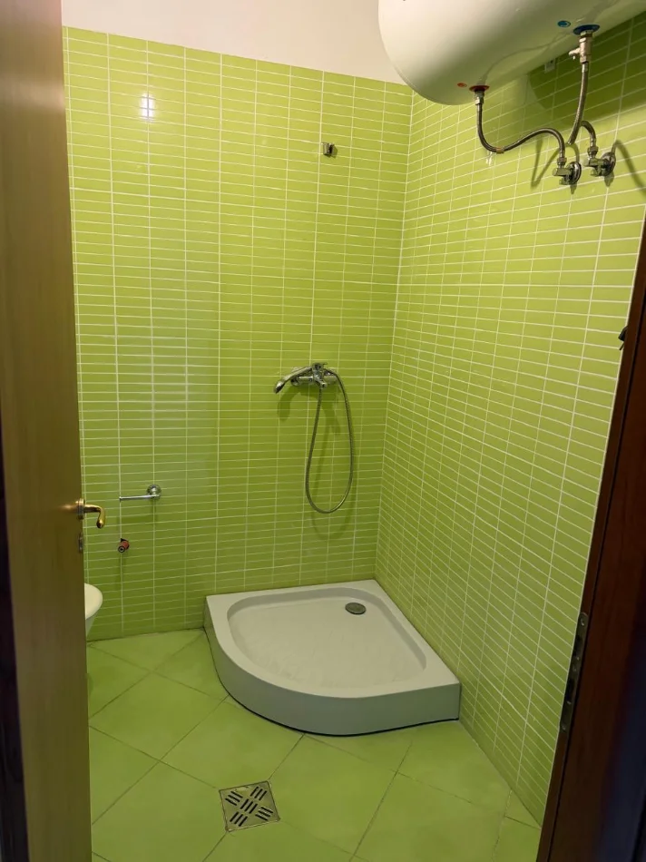 Tirane, jepet me qera 2+1 Kati 7, 107 m² 700 € 