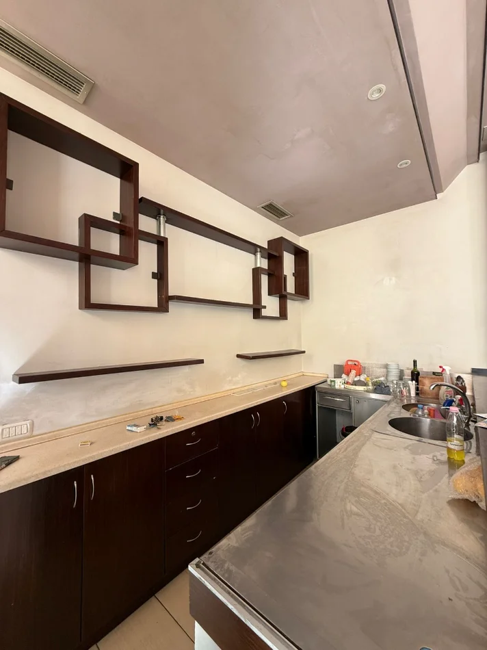 Tirane, jepet me qera lokal Kati 0, 60 m² 450 € (rruga don bosko)