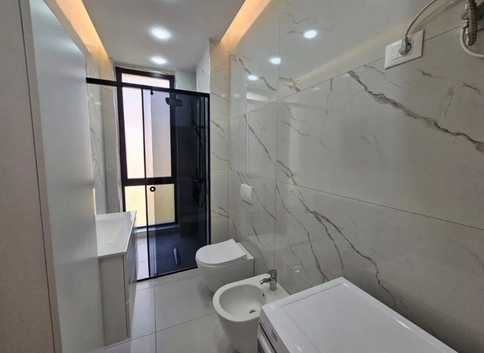 Tirane, jepet me qera apartament 1+1 Kati 6, 70 m² 700 € (Jordan misja)