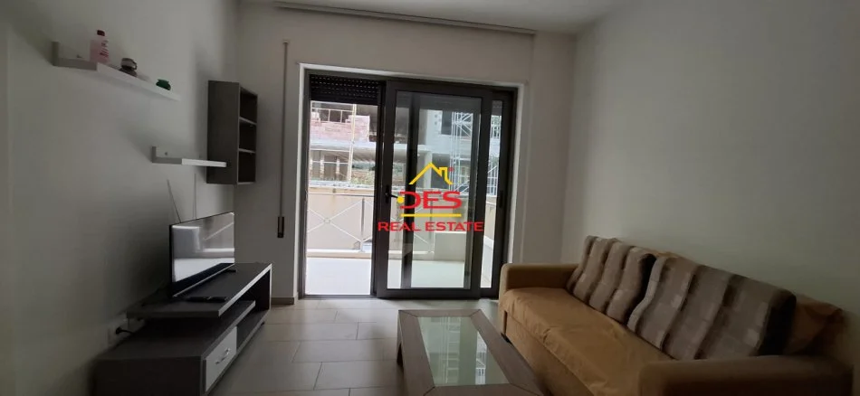 Vlore, jepet me qera apartament 2+1+Ballkon Kati 2, 80 m² 400 € (Rruga Aleksanër Moisiu)