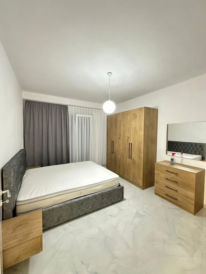 Tirane, jepet me qera apartament 2+1+Ballkon Kati 8, 112 m² 600 € (Rruga teodor keko)