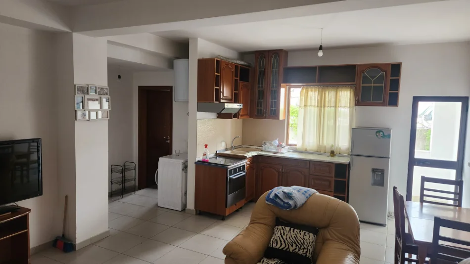 Tirane, jepet me qera apartament 1+1+Aneks+Ballkon Kati 1, 55 m² 30.000 Lek