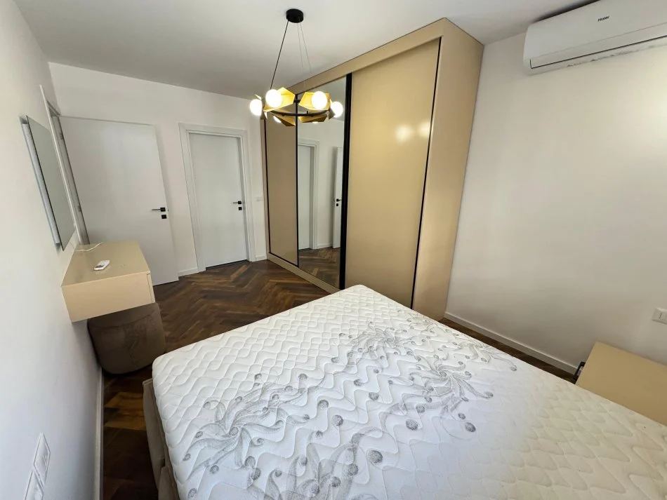 Tirane, jepet me qera apartament 2+1 Kati 1, 110 m² 1.000 € (Kodra e diellit)