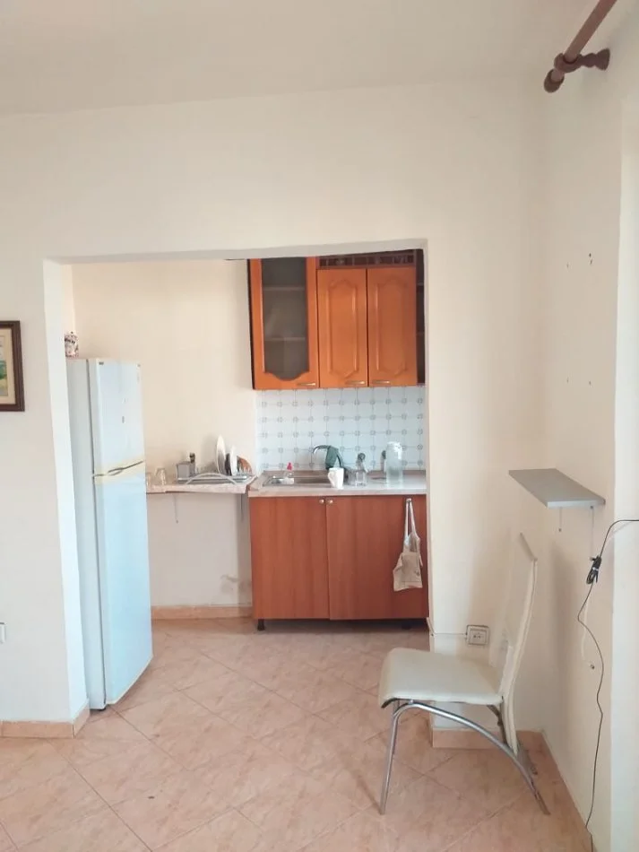 Tirane, jap me qera apartament 1+1+Ballkon Kati 5, 65 m² (Porcelan)