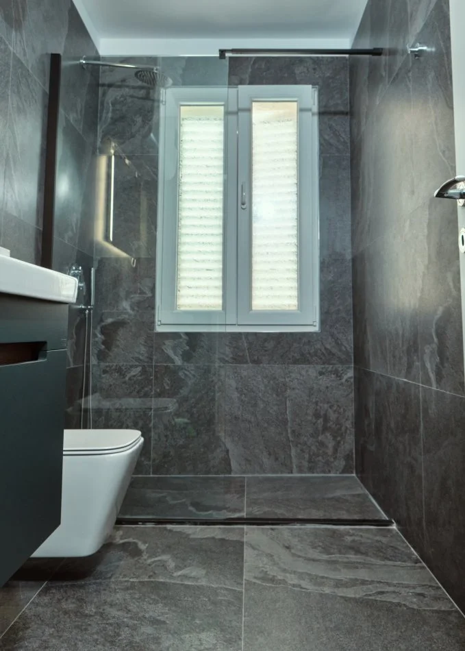 Tirane, shes apartament 1+1+Ballkon Kati 5, 44 m² 177.000 € (Blloku)