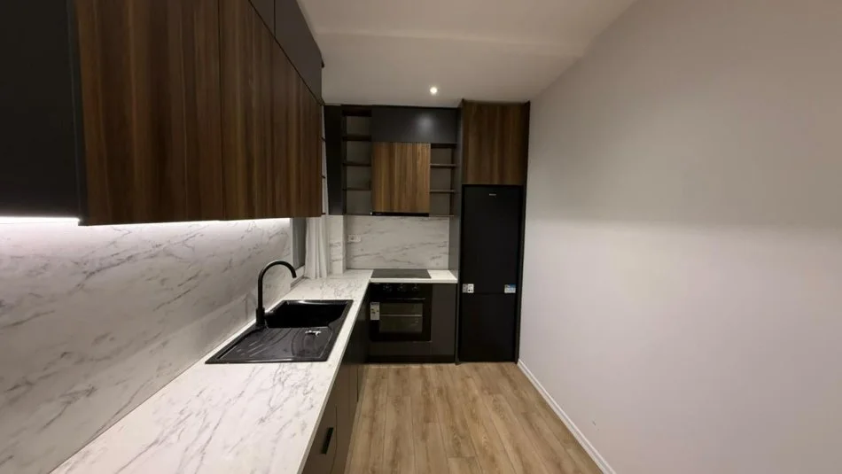 Tirane, shes apartament 1+1 , 70 m² 178.000 € (Rruga Fortuzi, pranë Qendrës)