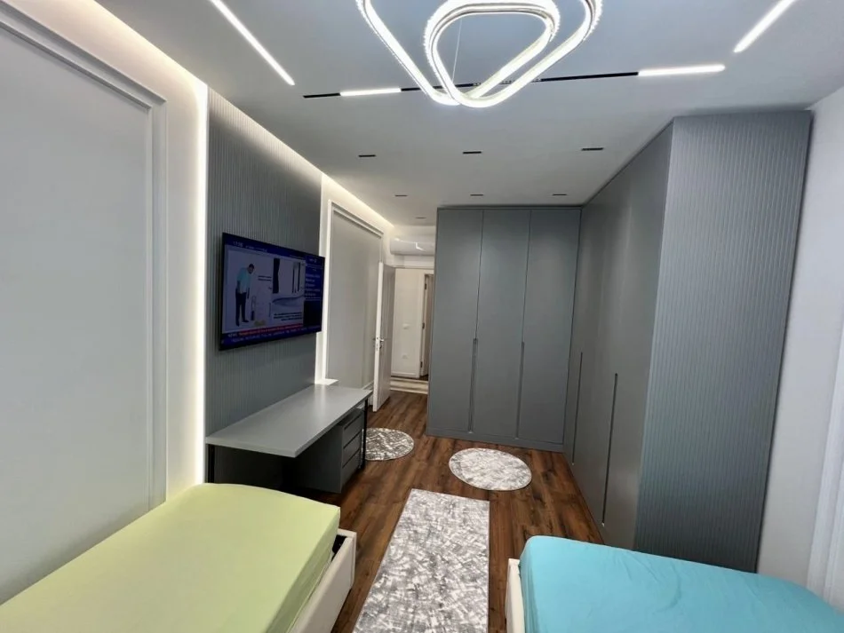 Tirane, jepet me qera apartament 2+1+Aneks+Ballkon Kati 3, 115 m² 950 € (Farmacia 10 te Kompleksi Arlis)