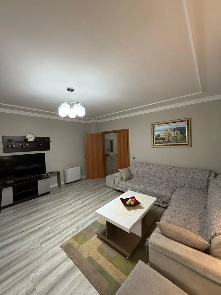 Tirane, jepet me qera apartament 2+1 Kati 6, 140 m² 800 € 