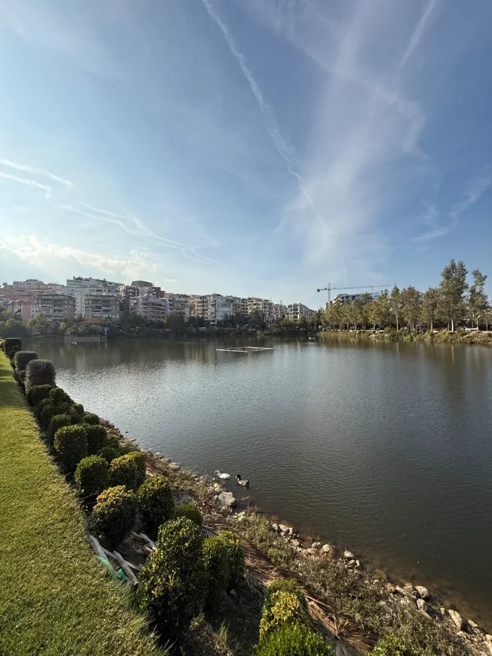 Tirane, shitet apartament 4+1 , 209 m² (liqeni thate)
