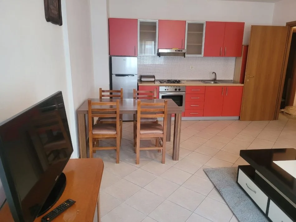 Tirane, jepet me qera apartament 1+1+Ballkon Kati 6, 75 m² 550 € (Stacioni Trenit, rruga Rreshit Petrela)