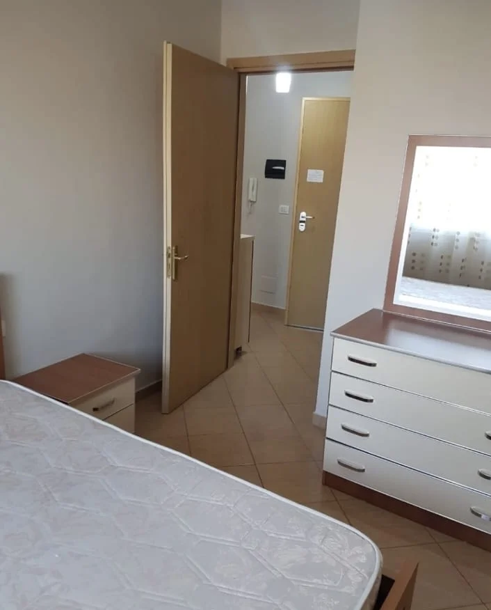 Tirane, jepet me qera apartament 1+1+Ballkon Kati 4, 67 m² 400 € (Ozone Astir 2 rotondot)