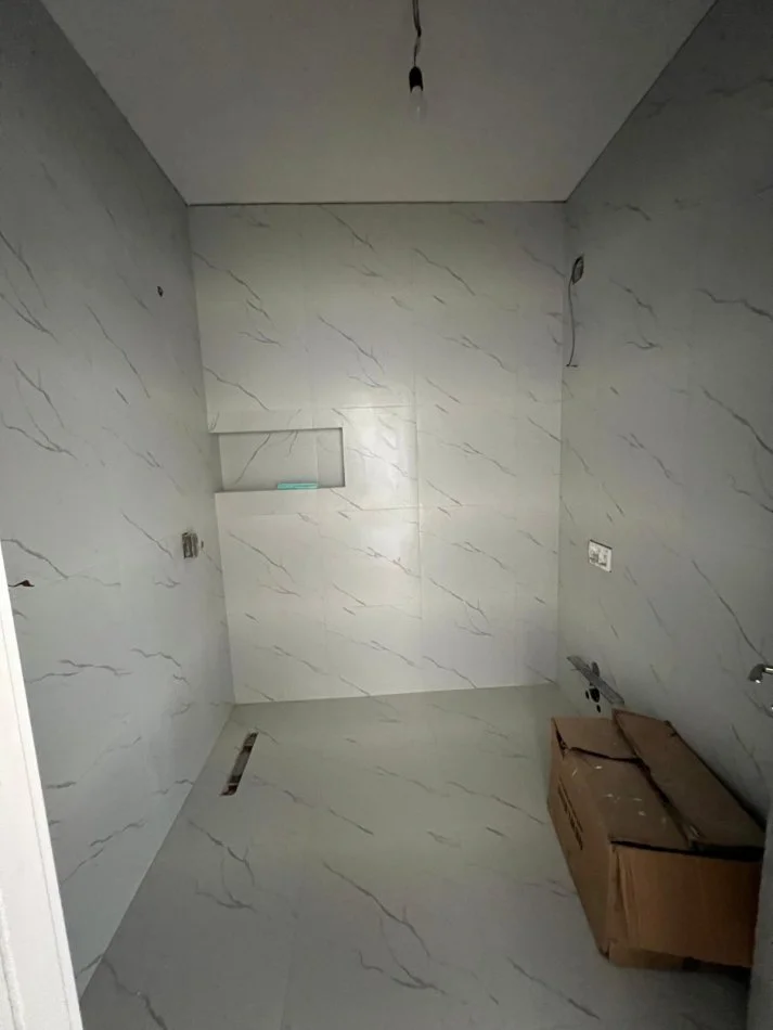 Tirane, jepet me qera apartament 1+1 Kati 9, 69 m² 700 € (Barrikadave)