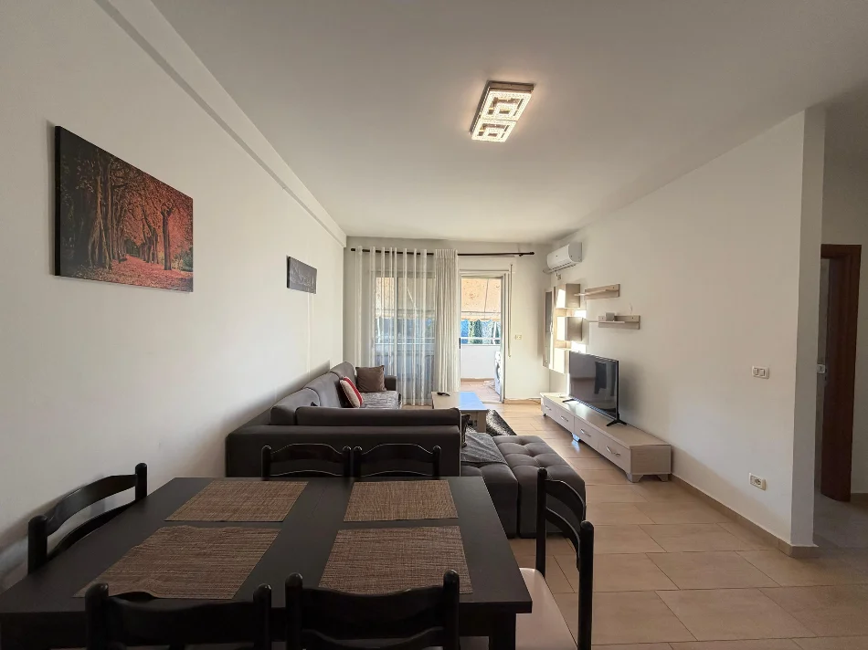 Tirane, jepet me qera apartament 1+1 Kati 4, 77 m² 700 € 