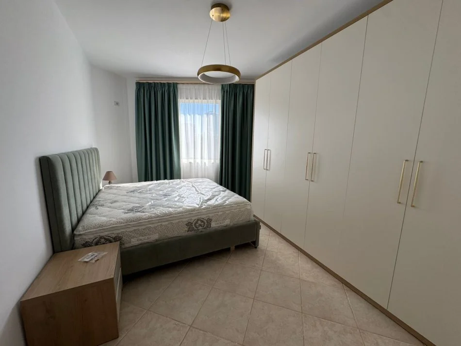 Durres, jepet me qera apartament 3+1 Kati 4, 1.000 € (VOLLGA DURRES!)