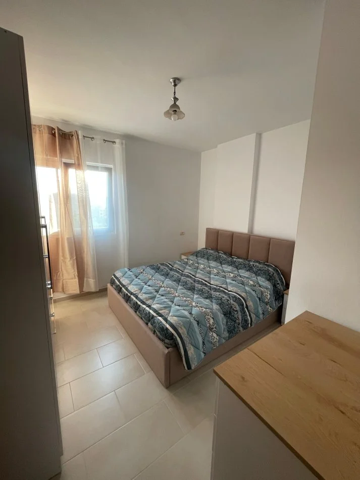 Tirane, jepet me qera apartament 1+1+Ballkon Kati 8, 78 m² 550 € (Rruga e Kavajes)