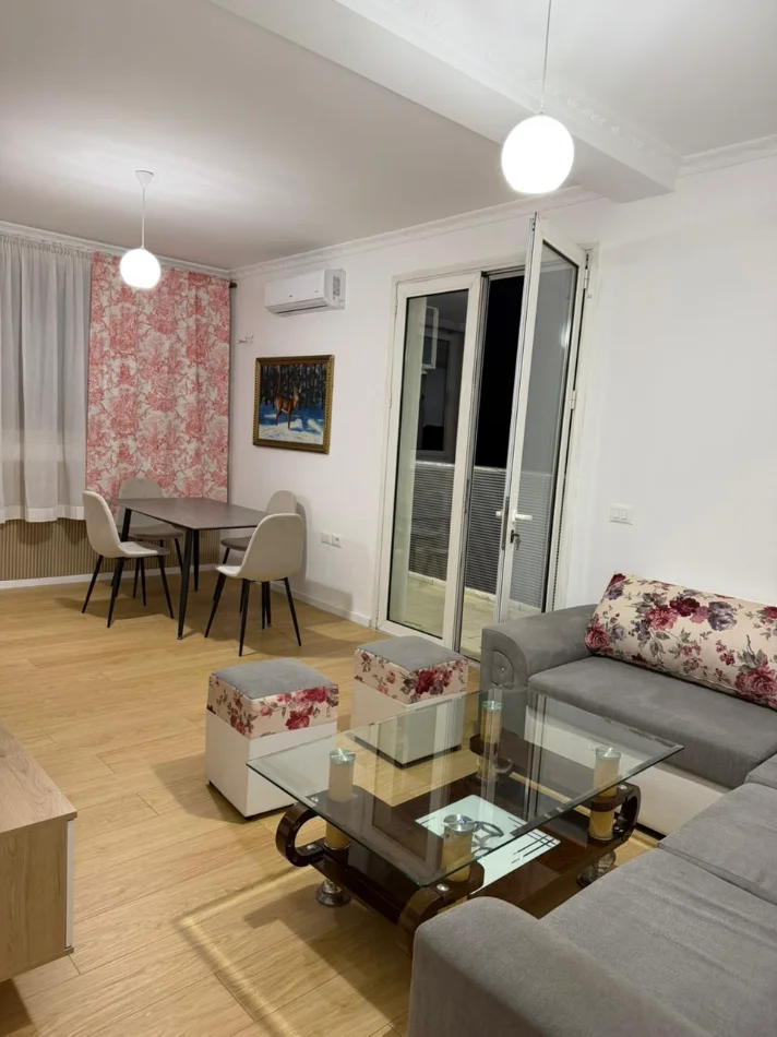 Tirane, jepet me qera apartament 1+1 Kati 8, 70 m² 450 € (Astir)