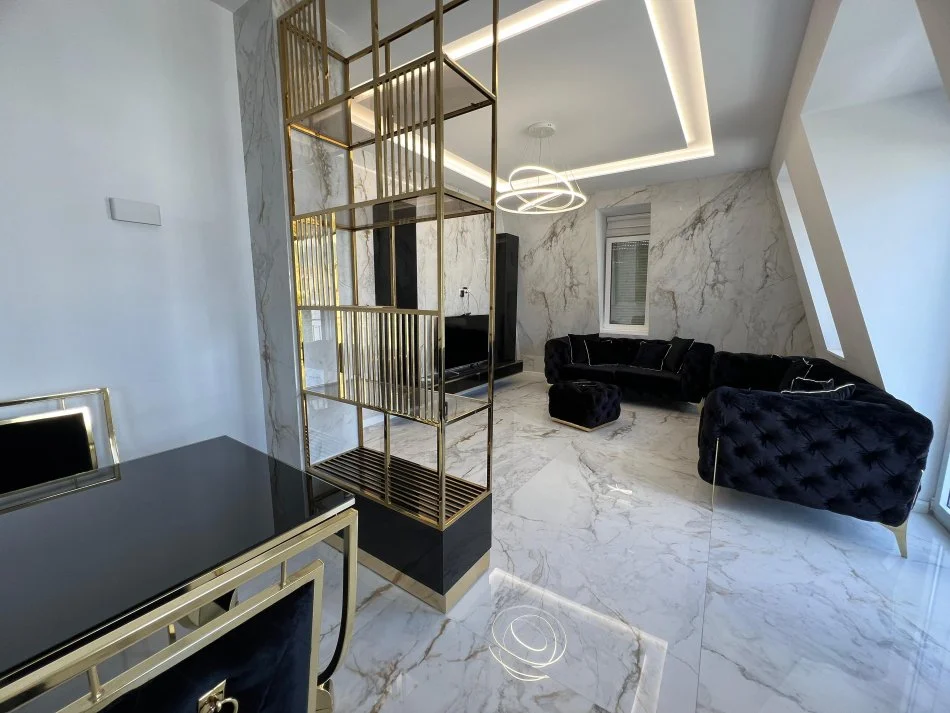 Tirane, jepet me qera apartament 2+1+Ballkon Kati 3, 130 m² 1.800 € (Joy Residence)