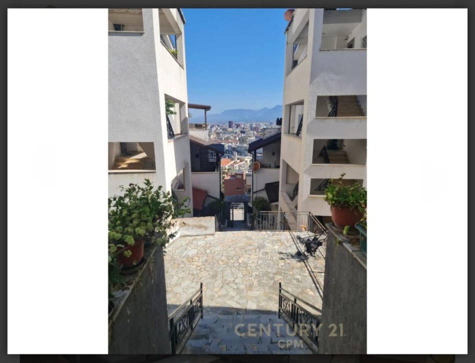 Tirane, jepet me qera 3+1+Aneks+Ballkon Kati 3, 140 m² 700 € 