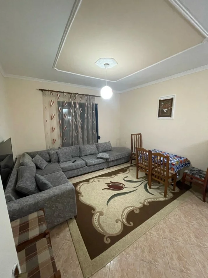 Tirane, jepet me qera apartament 1+1, totalisht i mobiluar 300 € (Bulevardi i ri , rruga gjon mili)