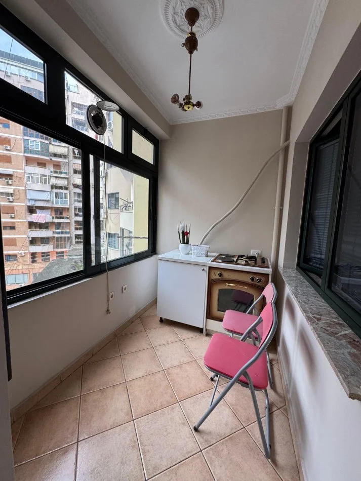 Tirane, shes apartament 2+1+Ballkon Kati 5, 104 m² 240.000 € (Stacioni i Trenit)