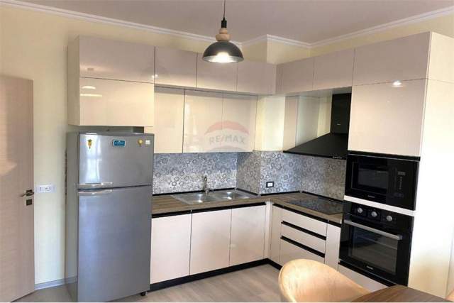 Tirane, jepet me qera apartament 1+1+BLK Kati 6, 61 m² 400 Euro (rruga dibres)