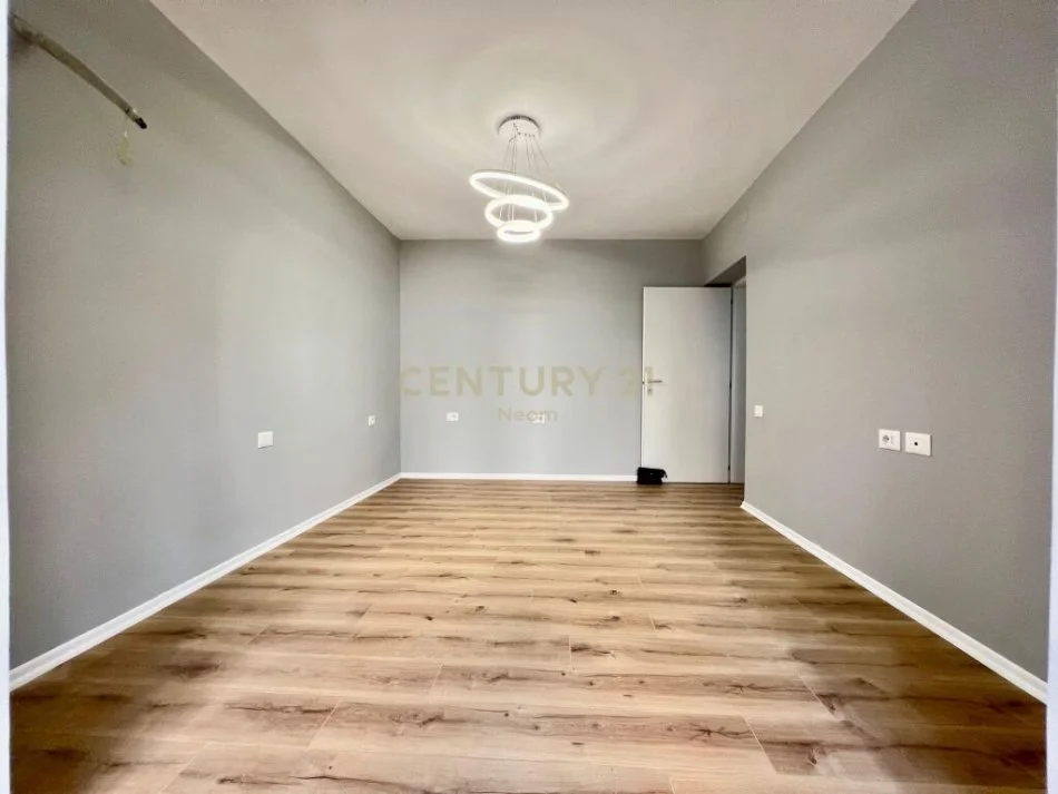 Tirane, shitet apartament 2+1+Ballkon Kati 2, 75 m² 187.000 € (myslym shyr)