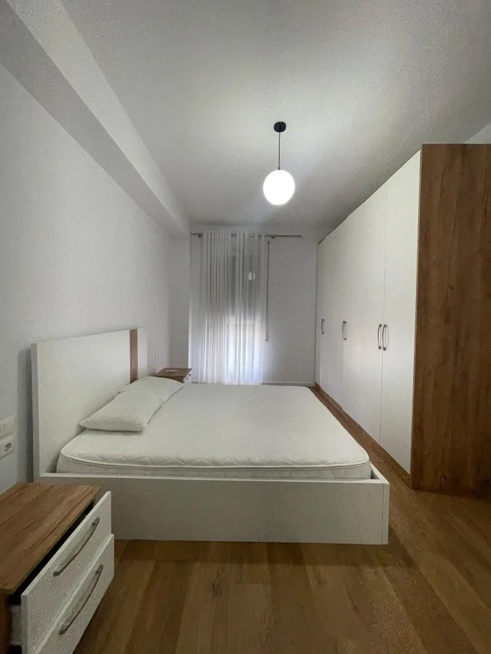 Tirane, jepet me qera apartament 2+1+Aneks+Ballkon , 850 € 