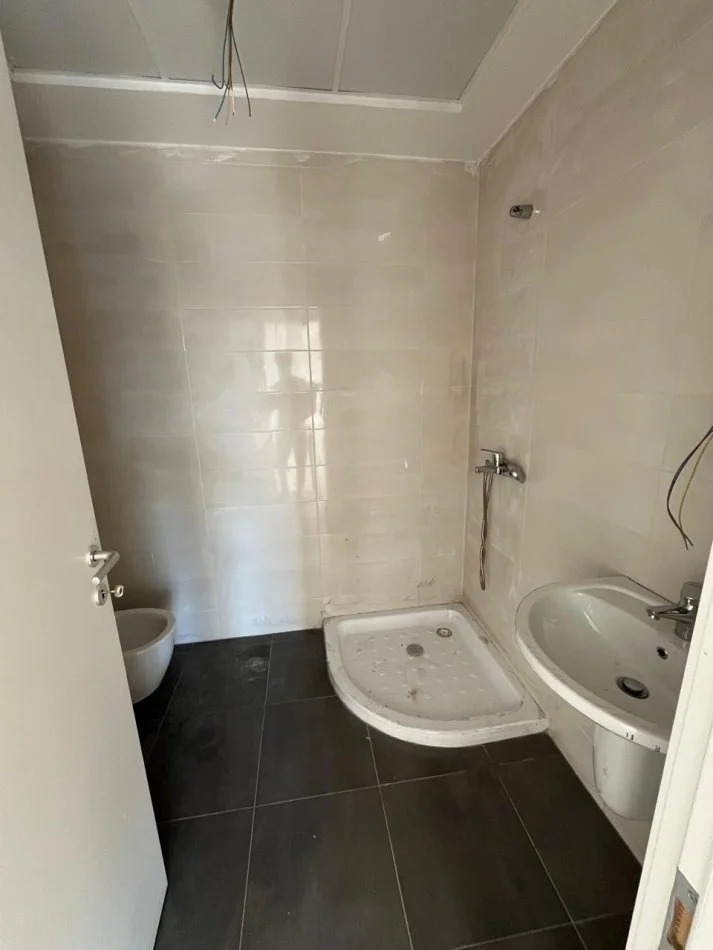 Tirane, shitet apartament 3+1 Kati 5, 132 m² 250.000 € (rruga mergimi)