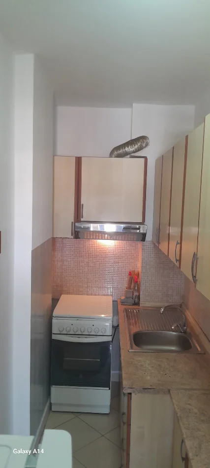 Tirane, jepet me qera apartament 1+1 Kati 8, 48 m² 350 € (Ferit xhajko)