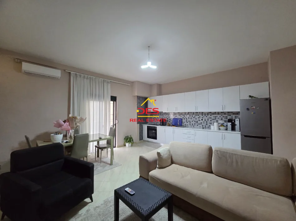 Vlore, shitet apartament 2+1+Ballkon Kati 3, 128 m² (Rruga Sadik Zotaj)