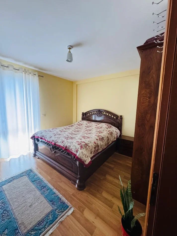 Tirane, jepet me qera apartament 1+1 Kati 5, 500 € (Rruga Kosovareve)