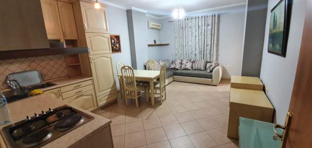 Tirane, jepet me qera apartament 2+1+BLK Kati 4, 90 m² 400 Euro (prane Big Market)